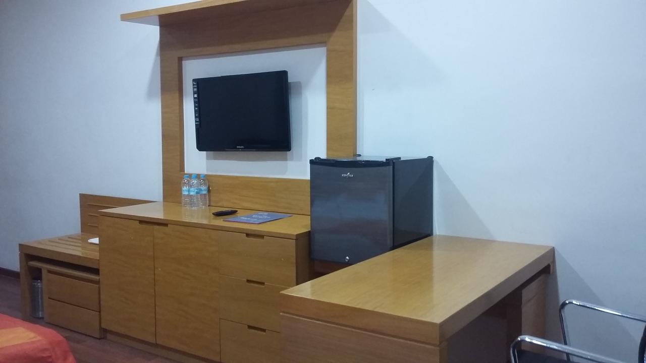 Mourya Lords Inn קורנול מראה חיצוני תמונה
